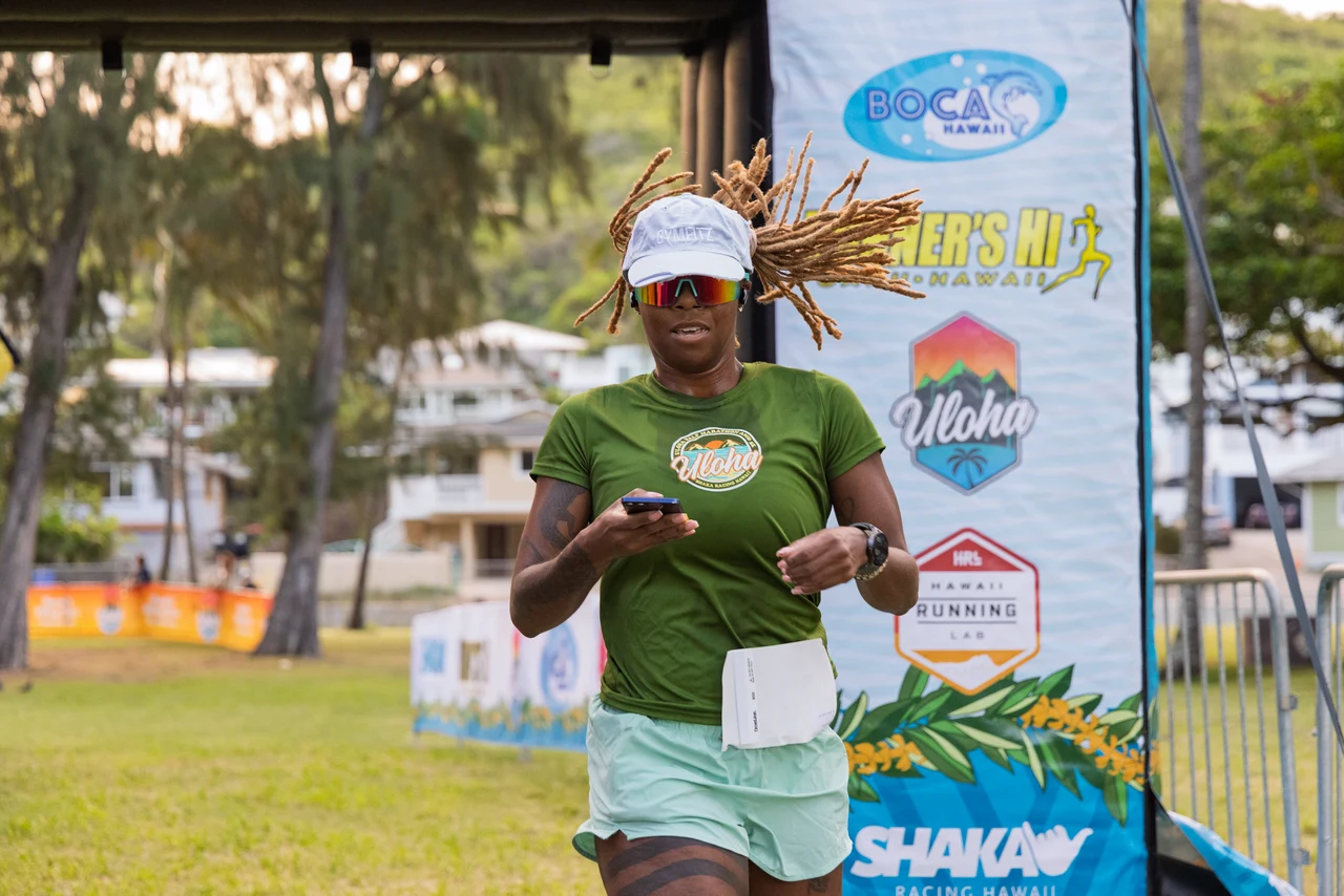 A participant in a green Uloha shirt at the 2026 Uloha Kailua race